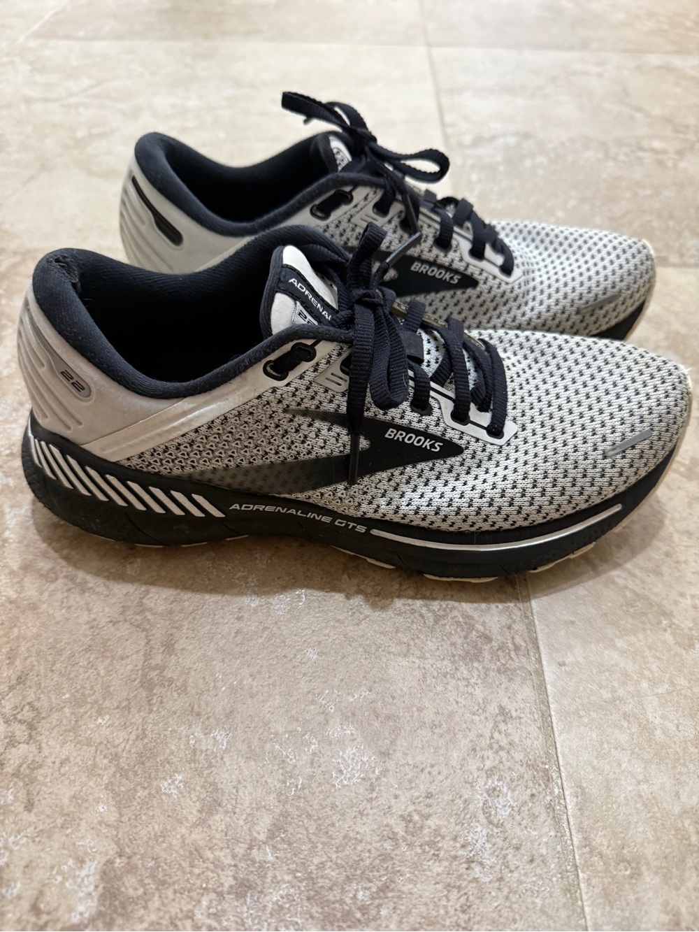 Brooks Women’s Adrenaline GTS22 Running Shoes - White and Black - Picture 2 of 5